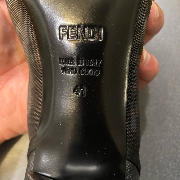 Gorgeous pair of MINT condition Fendi Heels - Picture 5 of 7